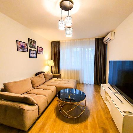 Luxurious Retreat 1Br Apartment With Netflix, Private Parking And Self Check In Popesti-Leordeni Buitenkant foto
