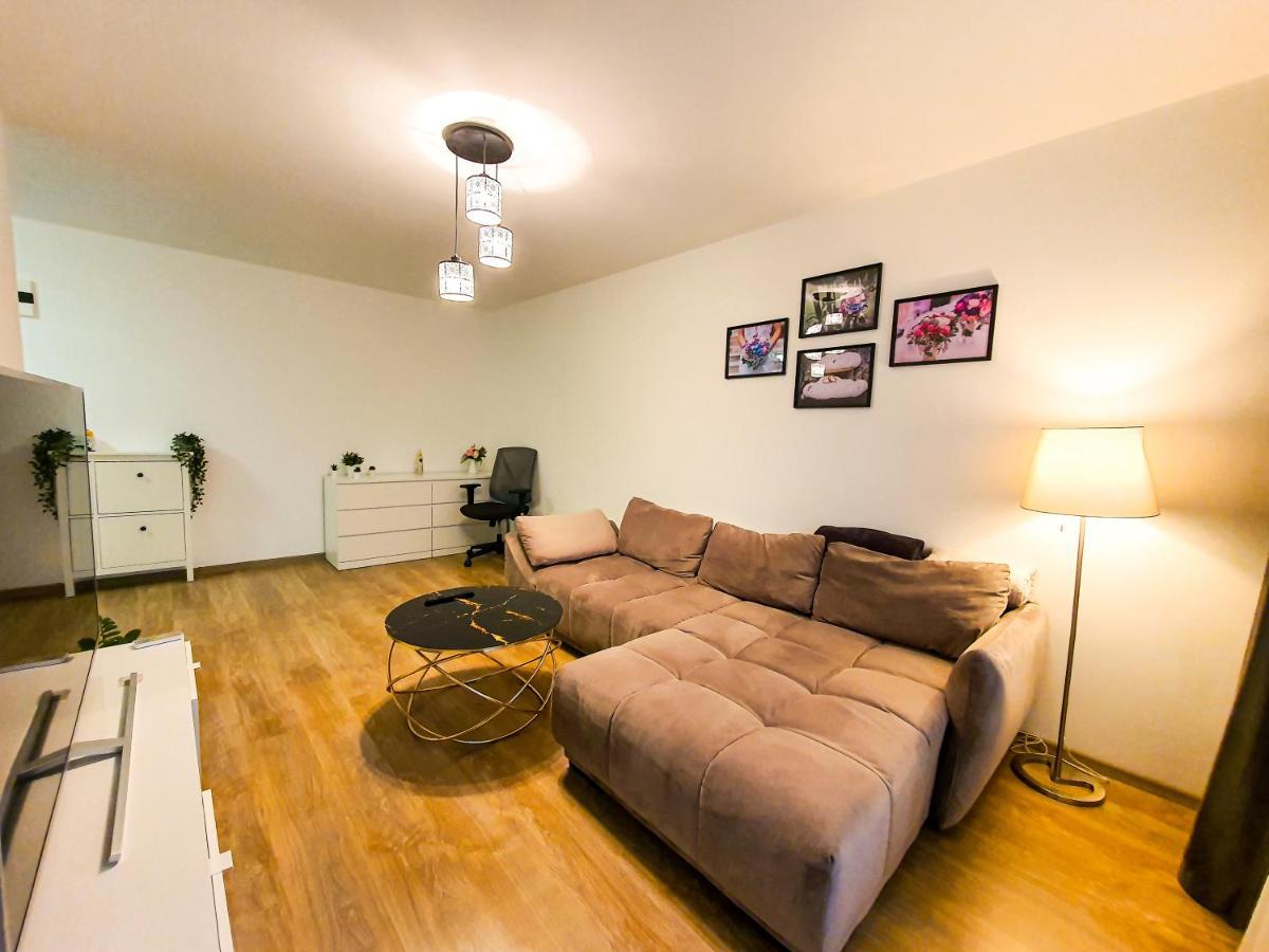 Luxurious Retreat 1Br Apartment With Netflix, Private Parking And Self Check In Popesti-Leordeni Buitenkant foto
