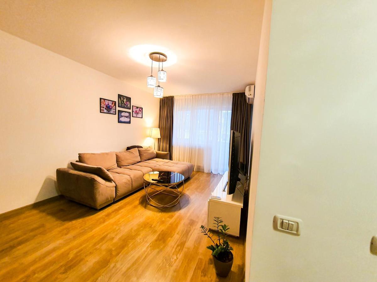 Luxurious Retreat 1Br Apartment With Netflix, Private Parking And Self Check In Popesti-Leordeni Buitenkant foto