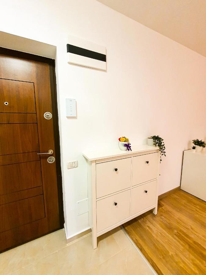 Luxurious Retreat 1Br Apartment With Netflix, Private Parking And Self Check In Popesti-Leordeni Buitenkant foto