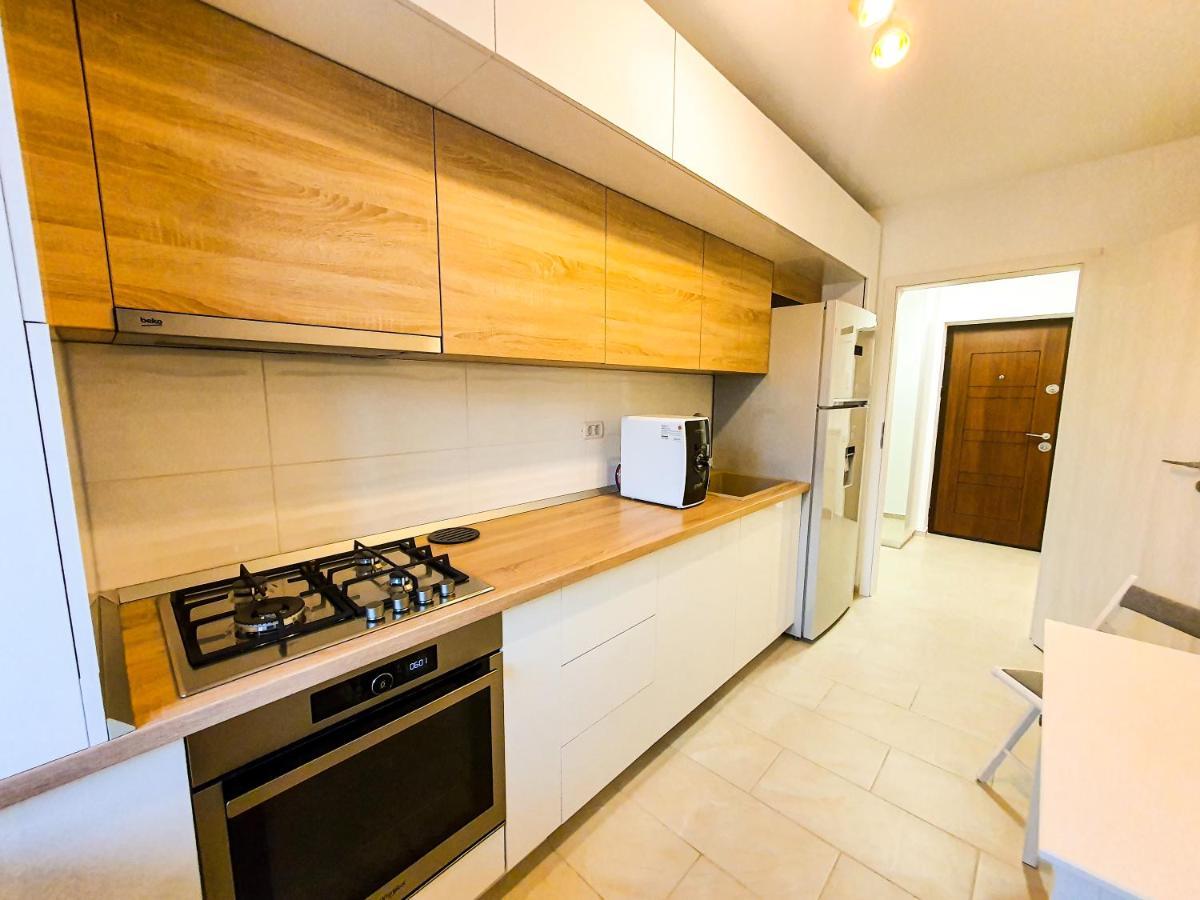 Luxurious Retreat 1Br Apartment With Netflix, Private Parking And Self Check In Popesti-Leordeni Buitenkant foto